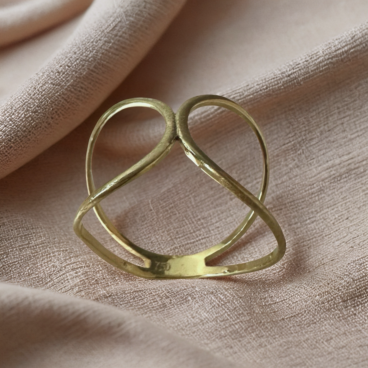 Open Curve Ring