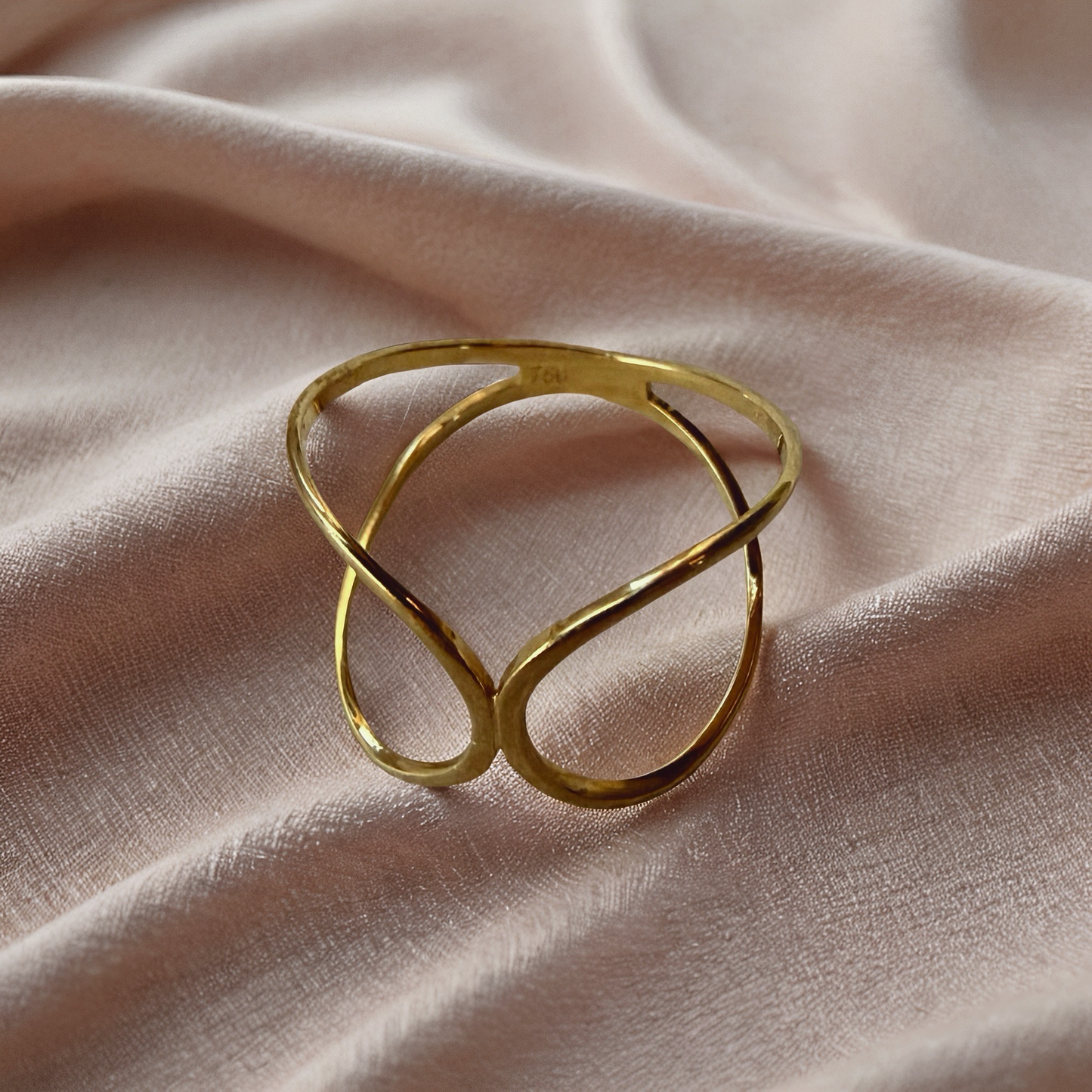Open Curve Ring